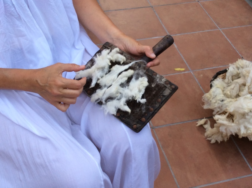cardando lana patupequebyblanca